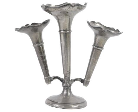 A George V silver three-branch loaded epergne, Chester 1910, 12cm high, 2oz.