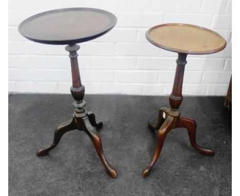 Two small pedestal wine tables on tripod feet, 33 x 30cm, (2) 