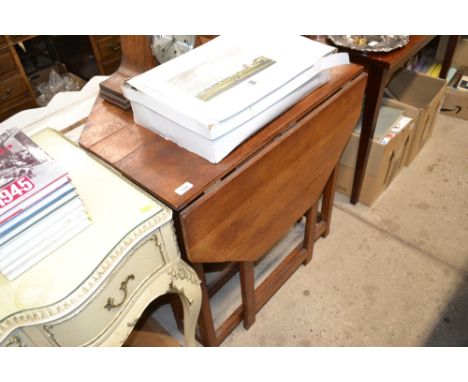 An oak gate leg drop leaf table 