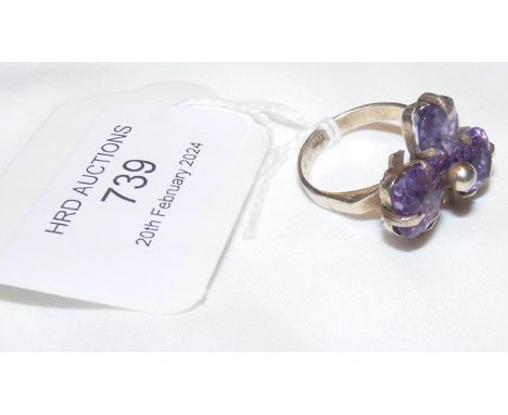 A 9ct amethyst ring - approx. size K/L