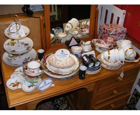 A quantity of collectable tea ware, including Royal Albert, Royal Doulton, Royal Worcester and Crown Staffordshire china 