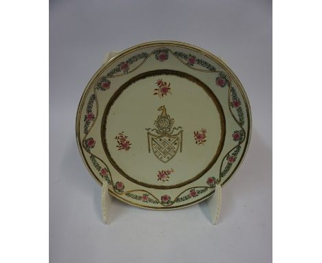 A Pseudo Chinese Armorial Plate, Possibly by Sampson of Paris, circa 19th century, Decorated with a polychrome enamel crest, 