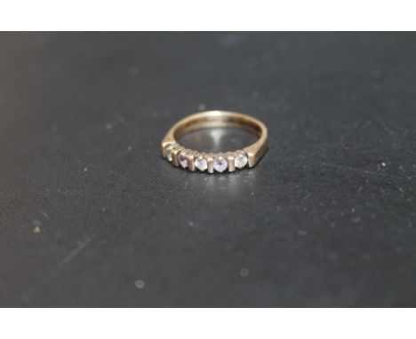 A HALLMARKED 9 CARAT GOLD FIVE STONE DRESS RING, approx weight 2.1g, ring size K