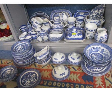 Mixed 20th century blue and white ceramic tableware 