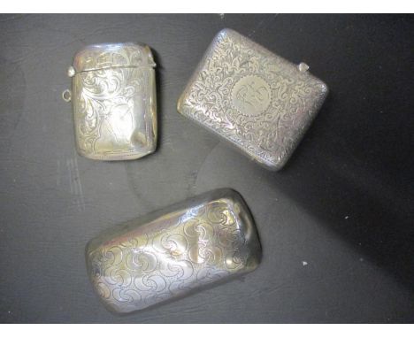 Two silver vesta cases and a silver snuff box, 86.1g 