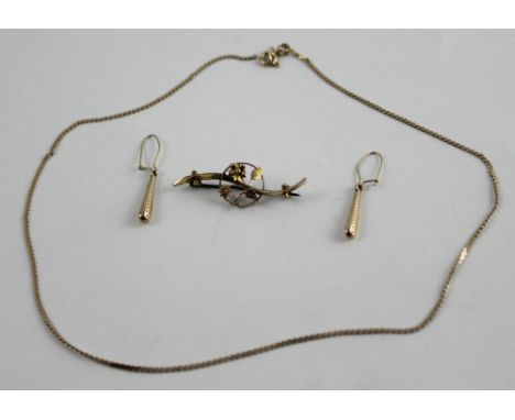 A 9ct gold chain necklace (af), a 9ct gold floral decorated brooch with small circle surround and a pair of yellow metal tear