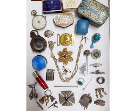 Early to mid 20th Century costume jewellery to include a small white metal chain purse, an RAF sweetheart brooch and others, 