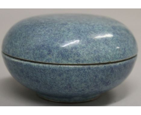 A 19TH/20TH CENTURY CHINESE ROBIN'S EGG GLAZED CIRCULAR BOX & COVER, applied with a densely mottled glaze, the interior with 