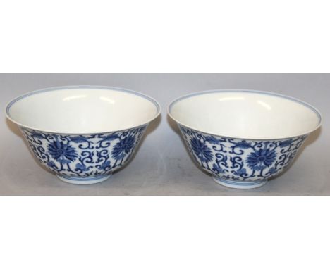 A PAIR OF GOOD QUALITY CHINESE BLUE & WHITE PORCELAIN BOWLS, each decorated with a formal design of scroll-stemmed lotus, eac