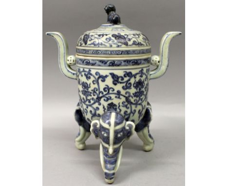 A CHINESE MING STYLE BLUE & WHITE PORCELAIN TRIPOD CENSER & COVER, the sides decorated with scrolling lotus, the cover pierce