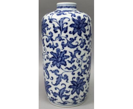 A CHINESE MING STYLE BLUE & WHITE PORCELAIN VASE, decorated with an overall design of scroll and leaf-stemmed flowerheads, th