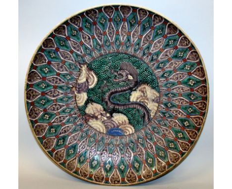 A LARGE JAPANESE EDO PERIOD KO-KUTANI PORCELAIN DISH, of saucer shape, the interior painted to its centre with a panel of a d