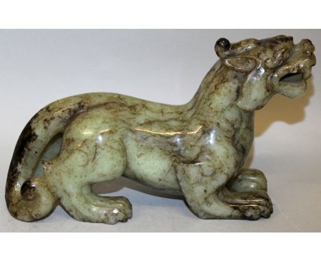 A GOOD QUALITY 19TH/20TH CENTURY CHINESE JADE MODEL OF A BIXIE, the mythical creature with slightly upraised head, the detail