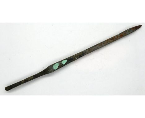 Medieval crossbow bolt, piercer type for heavy infantry, L: 150 mm. P&amp;P Group 0 (£5+VAT for the first lot and £1+VAT for 