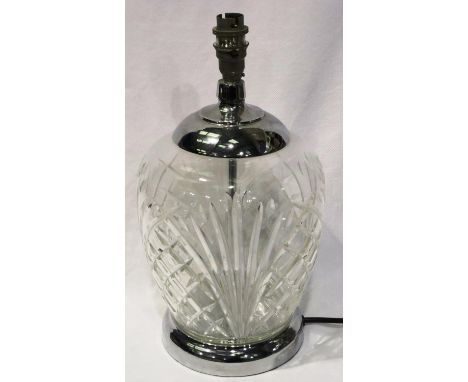 Crystal lamp by Dar Lighting, H: 30 cm (excluding shade). All electrical items in this lot have been PAT tested for safety an