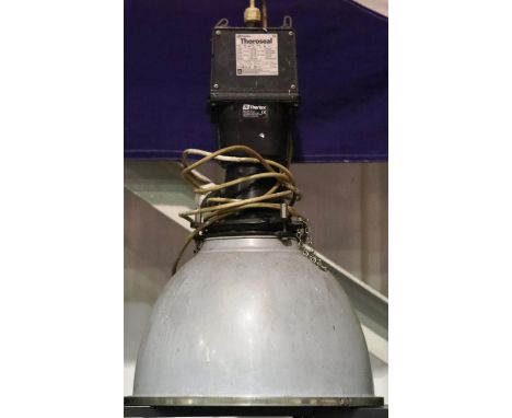 Large industrial lamp by Thorlux, D: 50 cm with sodium bulb. Not available for in-house P&amp;P 