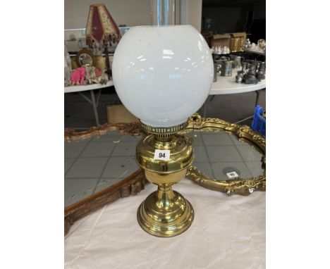 WALL LAMP WITH OPAQUE SHADE
