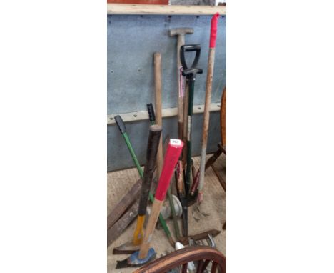 QUANITY OF GARDEN TOOLS