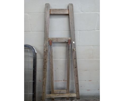 LARGE EASEL