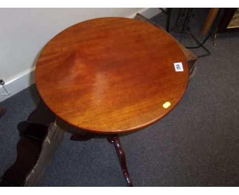 VICTORIAN MAHOGANY TRIPOD TABLE 18" DIAMETER TOGETHER WITH VICTORIAN CORNER SHELF RACK