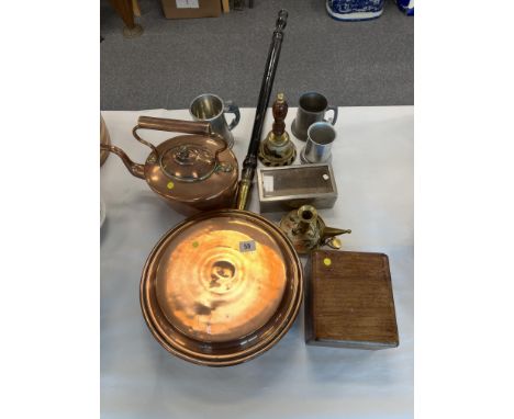 VICTORIAN COPPER WARMING PAN, PEWTER TANKARD, COPPER KETTLE BOXED. APPROX 9 ITEMS