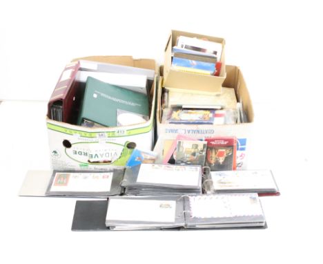 Postcards and first day covers - A collection of books of postcards &amp; boxed sets of postcards, a wide variety of subjects