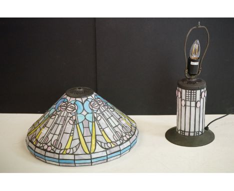 A contemporary Tiffany style table lamp. 