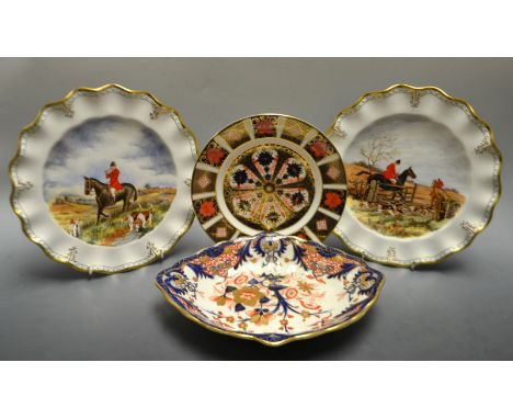 A Royal Crown Derby 1128 pattern side plate, first quality, 21.5cm diam.; a pair of Catherine Mar Pell shaped circular huntin