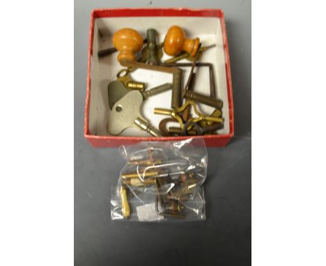 Six Georgian bracket clock keys; grandfather clock and other keys (20)