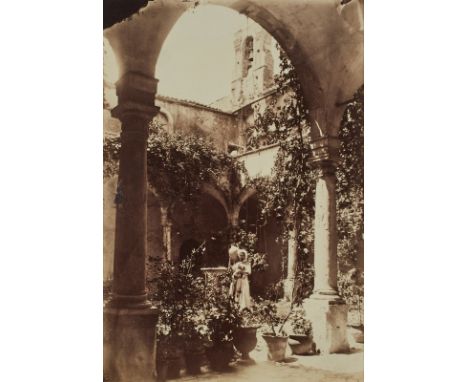 s/w-Fotografie VintageWilhelm von Gloeden 1856 Wismar - 1931 Taormina "Innenhof" um 1900 Albumenprint, 17 x 11,6 cm, o. R. pu