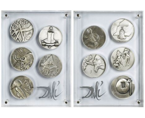 2-tlg. Skulptur Salvador Dali(1904 Figueras - 1989 Figueras) "Die 10 Gebote", 1975. Je eines v. 7.500 Exemplaren. 10 Medaille