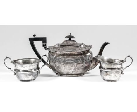 An Edward VII silver teapot of octagonal panelled form, with bead mounts, reeded band to body, ebonised finial and angular lo
