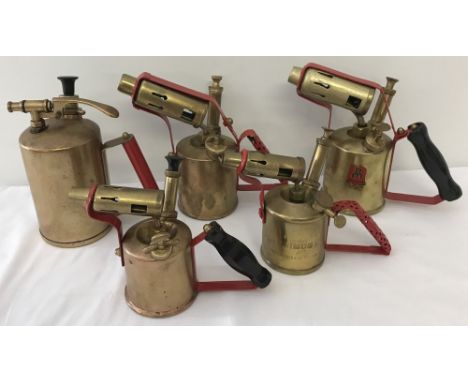 4 vintage brass blow lamps together with a vintage brass sprayer. Lamps comprising: Primus, Made in Sweden, R M Heatware, Mad