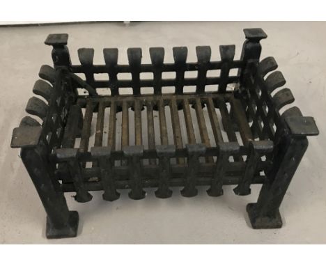 A vintage cast iron fire grate .  Approx. 25cm x 42cm x 29cm.