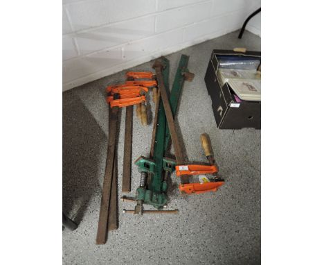 A selection of vintage wood workers heavy duty sash clamps, 3 pairs