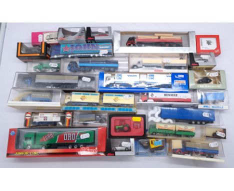 Herpa,Siku, Schuco and similar a boxed group of HO/1:87 scale and similar to include; Herpa 814390 MB 814 "Iglo Langese" as w