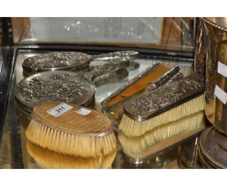 A Japanese silver 910 grade  dressing table set, comprising hair brush, clothes brush, shoe horn, button hook;  mirror