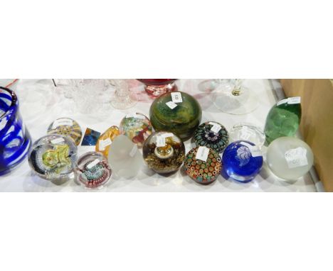 A quantity of paperweights, various to include Millefiori, mottled enamel, etc. (14) 
