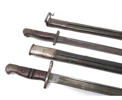 A WWI US Remington bayonet dated 8/17 with scabbard together with a British 1907 pattern bayonet with scabbard 