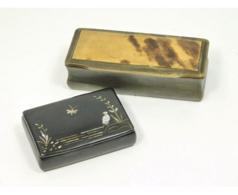 SNUFF BOXES. A 19th century horn & simulated tortoiseshell table snuff box, length 9.3cm. Also, a black lacquered papier mach