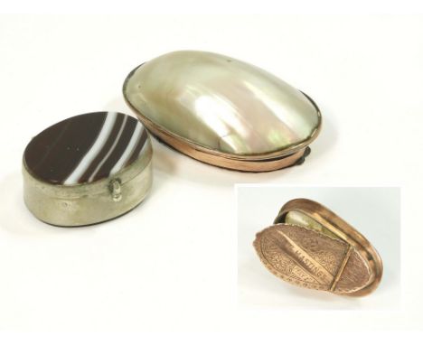 SNUFF BOX ETC. A mother of pearl & copper snuff box, the hinged lid to the base engraved 'G.W. Hastings. May 1st 1940.' Lengt