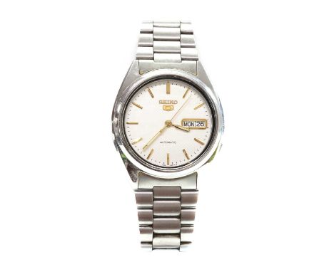 A gentlemen's stainless steel Seiko '5' automatic skeleton back bracelet watch,model no. 7S26-0480. A 37mm case with a white 