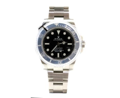 A gentlemen's stainless steel Rolex 'Submariner Oyster Perpetual' automatic bracelet watch, c.2014, model no. 114060. A 40mm 