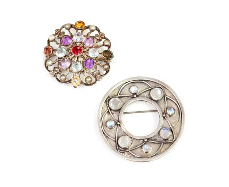 A silver Arts & Crafts moonstone circle brooch,with alternating graduated moonstones, all rub set between applied wires, arch