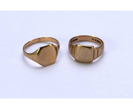 Two 9ct gold signet rings, ring sizes Q and T, total weigt approx 7.7g (2)