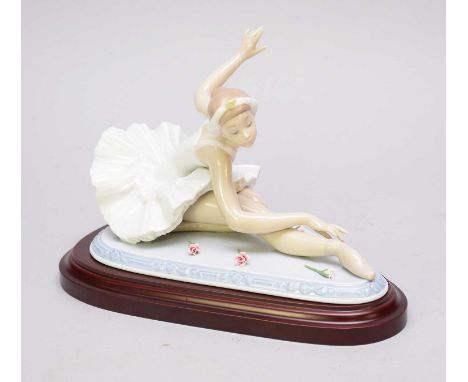 A Lladro limited edition figure of 'Ovation', circa 1998-99, modelled as a ballerina sitting on a wooden plinth, numbered 914