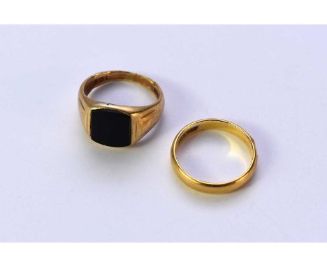 An 18ct gold plain polished wedding band, size M, together with an 18ct gold onyx set signet ring, size N, total weight appro