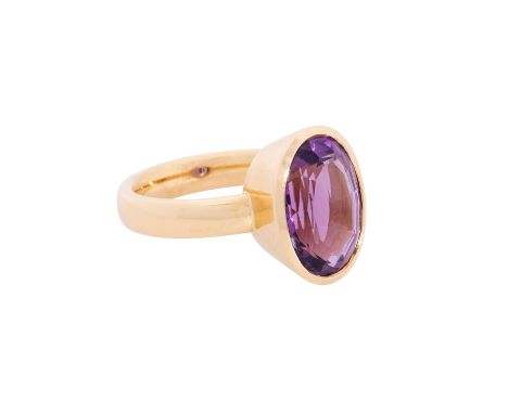 Ring mit oval facettiertem Amethyst, GG 18K, 10,8 g, RW: 54, 20./21. Jh., guter Erhalt, punziert AG (August Gerstner).  | rin
