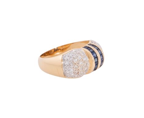 Ring mit Saphiren und Brillanten zus. ca. 0,40 ct, gute Farbe u. Reinheit, 18K GG, 5,9 gr, RW: 56, 20./21. Jh., leichte Trage