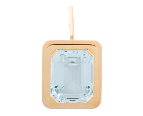 Anhänger mit Aquamarin von ca. 38 ct, zartblau, im achteckigen Treppenschliff, schöne mehrstufige Fassung, die die Facetten d